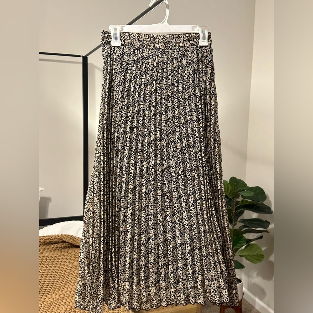 Women’s Maxi Pleaded Skirt